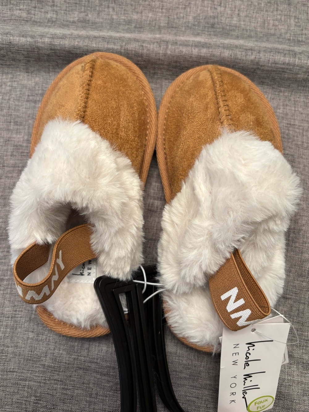 Nicole Miller Kids Tan Faux-Fur Slip-On Shoes
Size 9